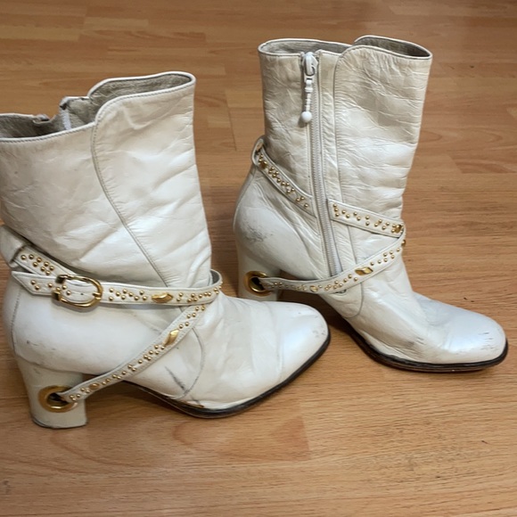 One of a kind vintage Fantasy Collection White Boots Gold studded strap - Picture 2 of 7